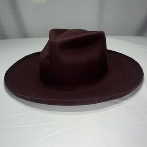 Gigi Pip Zephyr Rancher Dark Cherry Sz 61 Australian Wool